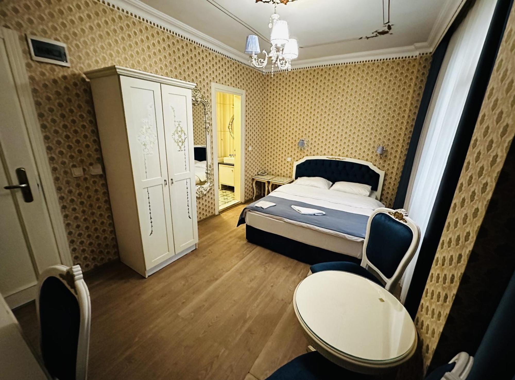 The Istanbul Alyon Hotel Taksim Exterior photo